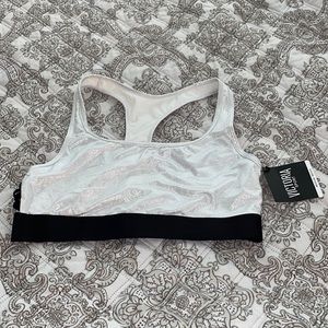 NWT Victoria Secret Sports Bra Medium